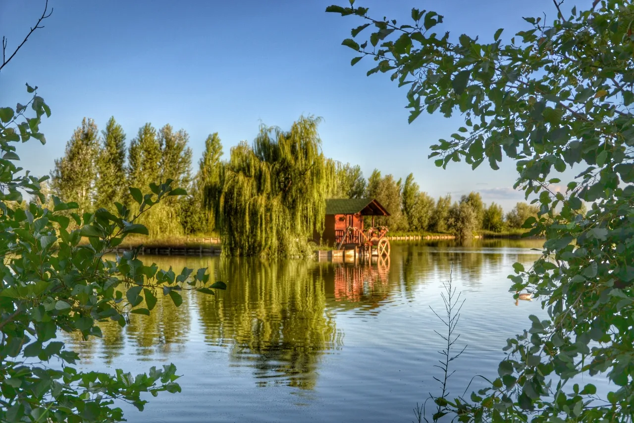Lake and park at Lama di Valle Rosa